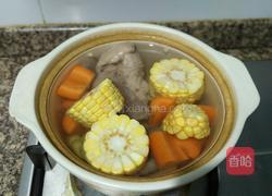 红萝卜玉米骨头汤的做法图解6