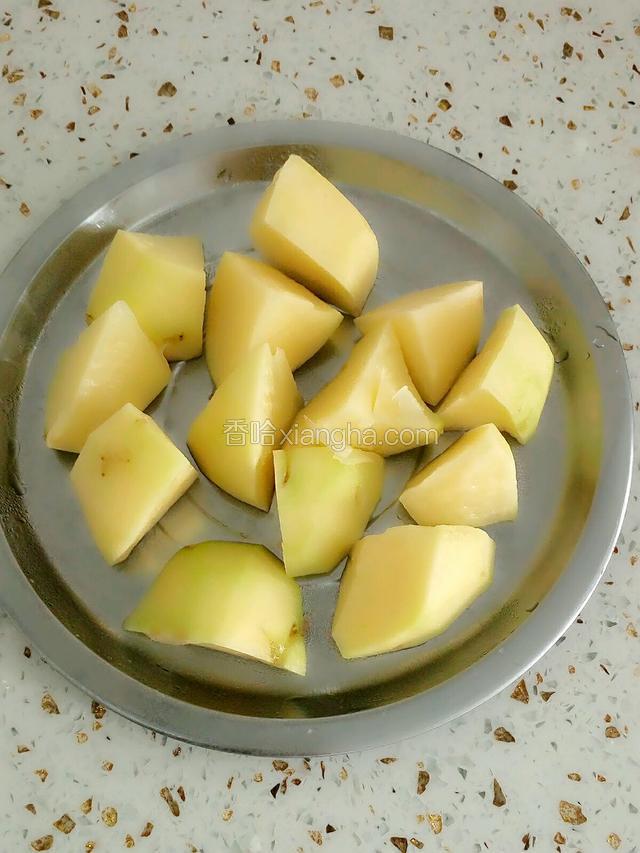 土豆去皮切块！