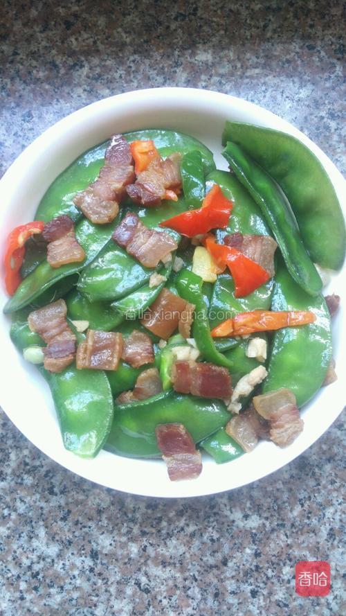 腊肉炒紫扁豆的做法_菜谱_香哈网