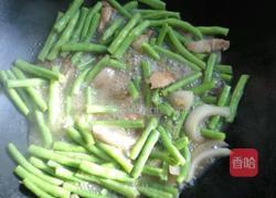 瘦肉炒豆角的做法图解6