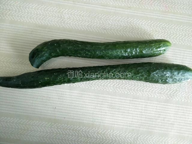 黄瓜洗净备用