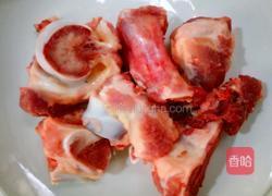 红枣黑豆大骨汤的做法图解1