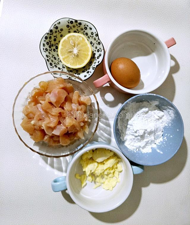 把所有要用的食材都准备好，辅料食材根据自己家宝宝的喜好去添加，可加可不加。