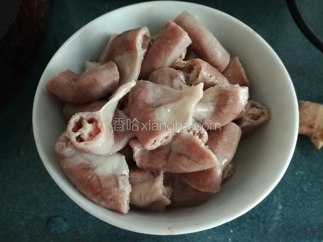粉肠切段。