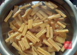 腐竹烧肉的做法图解2