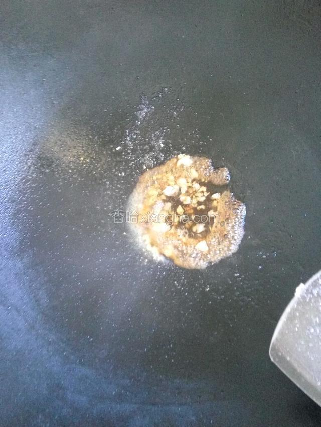 加入酱油，把酱油煮沸腾