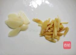 猪油渣炒卷心菜的做法图解2