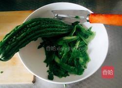 爽口苦瓜的做法图解1