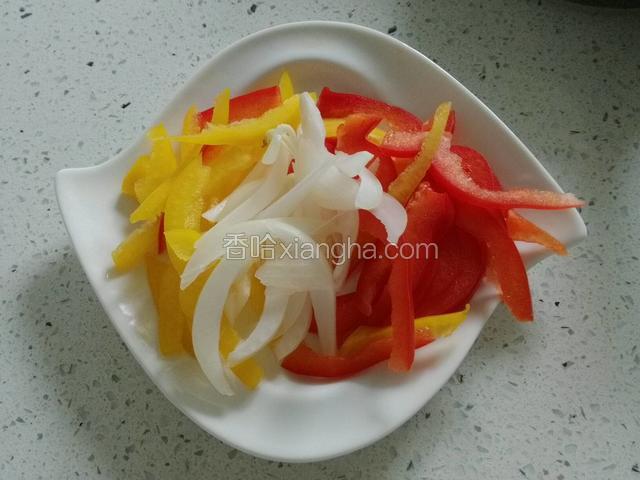 各种食材切成丝