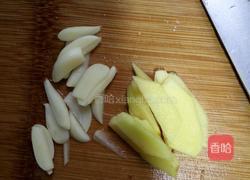 青红椒炒蟹味菇的做法图解6