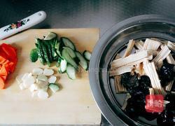 酸辣腐竹的做法图解2