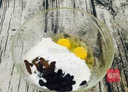 葡萄干牛奶鸡蛋饼的做法图解4