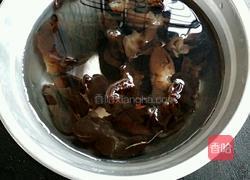 金针云耳蒸滑鸡的做法图解3