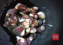 洋葱炒腊肠的做法图解5