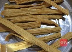 蟹籽炒腐竹的做法图解2