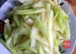 家常炒西瓜皮的做法图解2