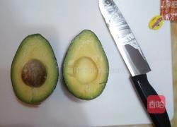 炼乳拌牛油果的做法图解2