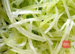 凉拌莴笋丝的做法图解2