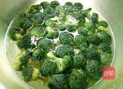 炒西兰花的做法图解2