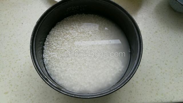 糯米洗净浸泡2小时