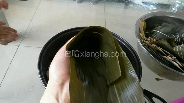 弯成漏斗状