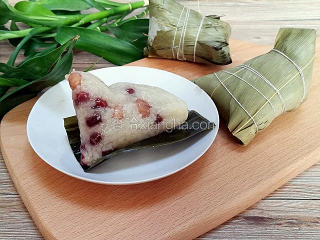 美味的红豆花生糯米粽就做好了！