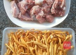 鸭肉煲鲜虫草花的做法图解1