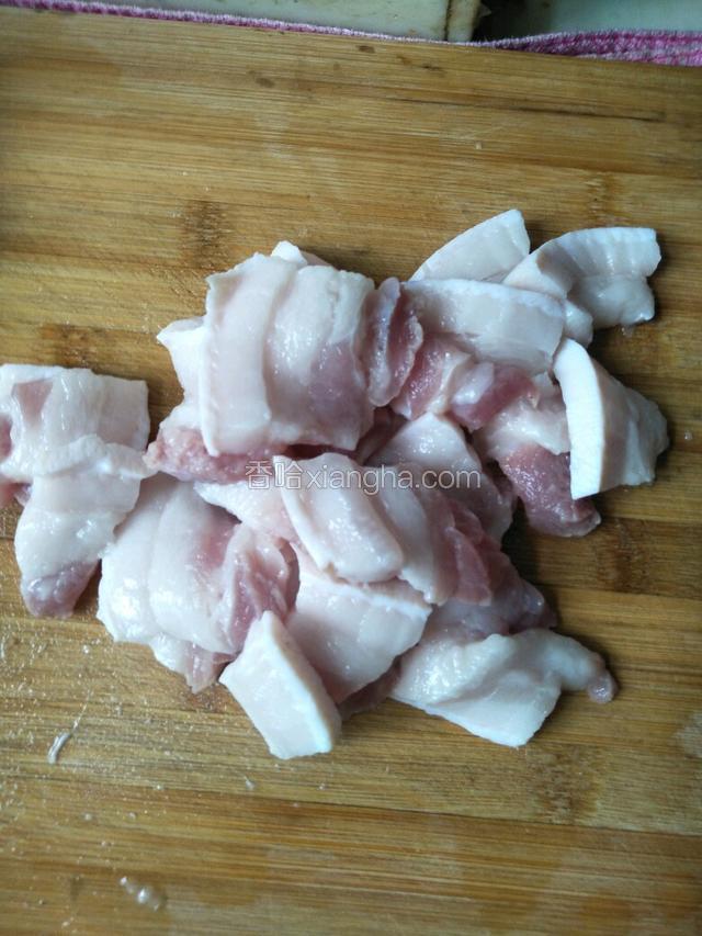五花肉洗净切片