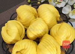 胡萝卜海螺花卷的做法图解1