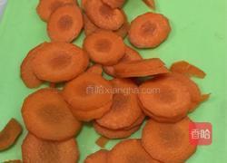 胡萝卜海螺花卷的做法图解3