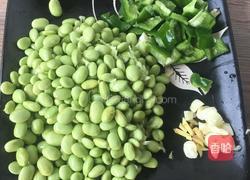 肉丁毛豆米的做法图解1