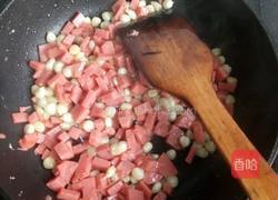 火腿肠炒饭的做法图解2