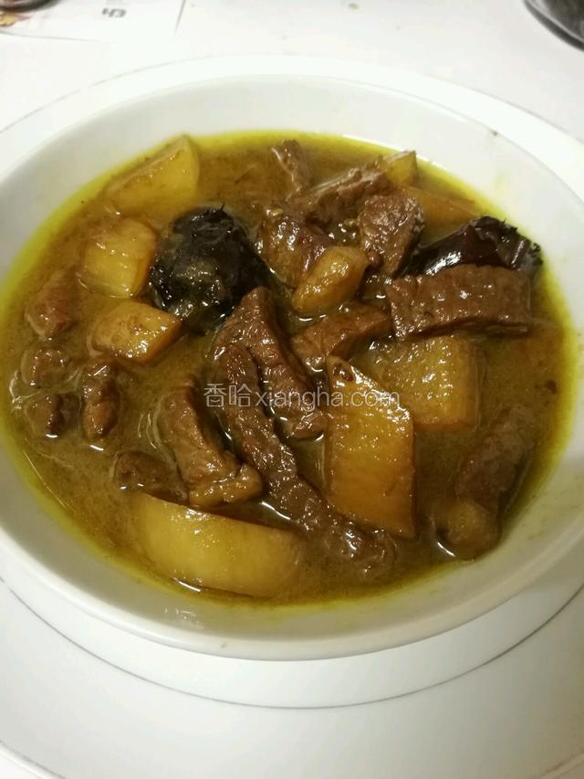 慢火炖牛肉一小时，装碗，可以开吃喽 *_*