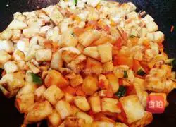 Illustration of how to make stir-fried steamed buns with cumin and vegetables 9