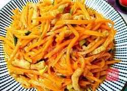 胡萝卜炒肉丝的做法图解1