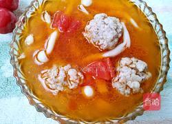 海鲜菇西红柿肉丸汤的做法图解1