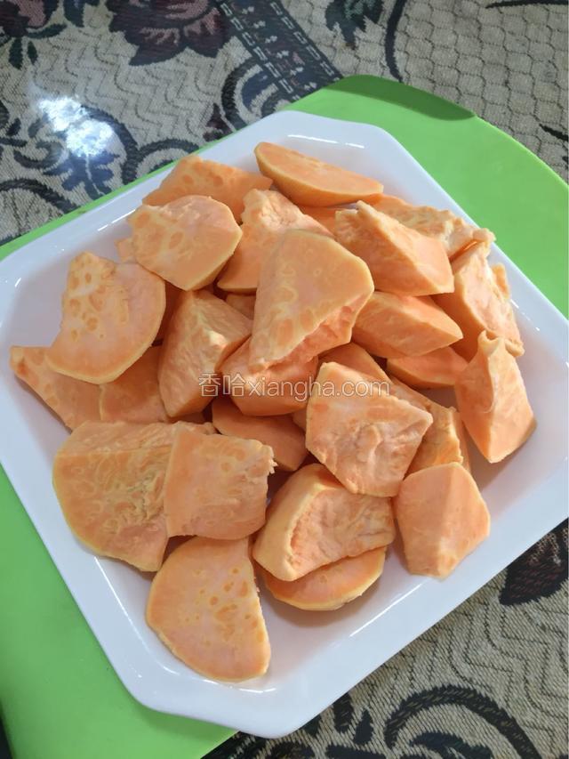 捞出沥干水分装盘备用