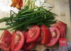 番茄香葱焖鱼尾的做法图解1