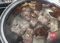 羊肚菌猪骨汤的做法图解5