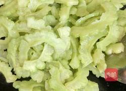 苦瓜炒鸡蛋的做法图解4