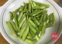 芦笋炒虾仁的做法图解1