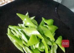 青椒腐竹炒牛肉的做法图解2