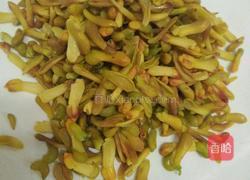 金雀花炒鹅蛋的做法图解1