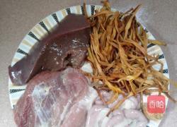 黄花菜猪杂汤的做法图解1