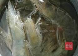 椰油焖活虾的做法图解1