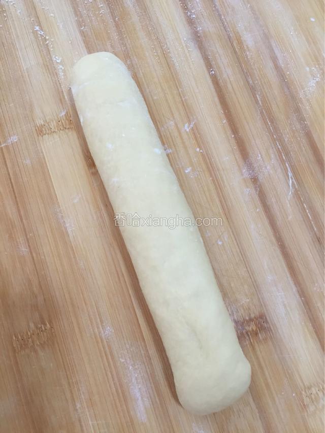 两头捏紧将火腿包裹起来