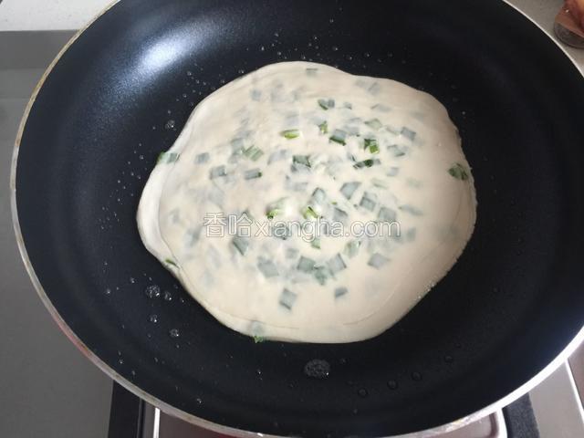 放入饼用小火煎