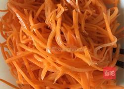凉拌酸甜胡萝卜的做法图解1