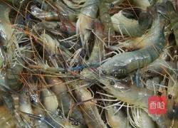 吮指啤酒虾的做法图解1