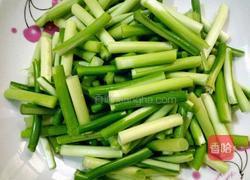蒜苔炒肉的做法图解1